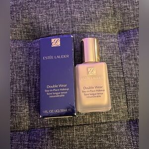 Estée Lauder Double Wear Stay in Place 24 Hour Wear Matte Foundation Makeup
